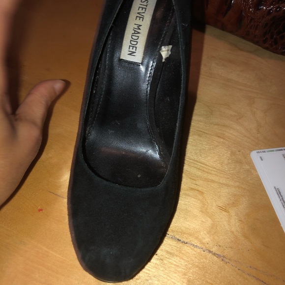 Steve Madden suede platform pump. - Picture 4 of 4